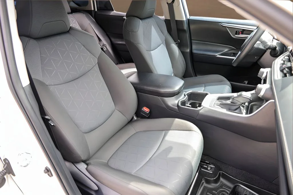 Used 2025 White Toyota XLE image 30