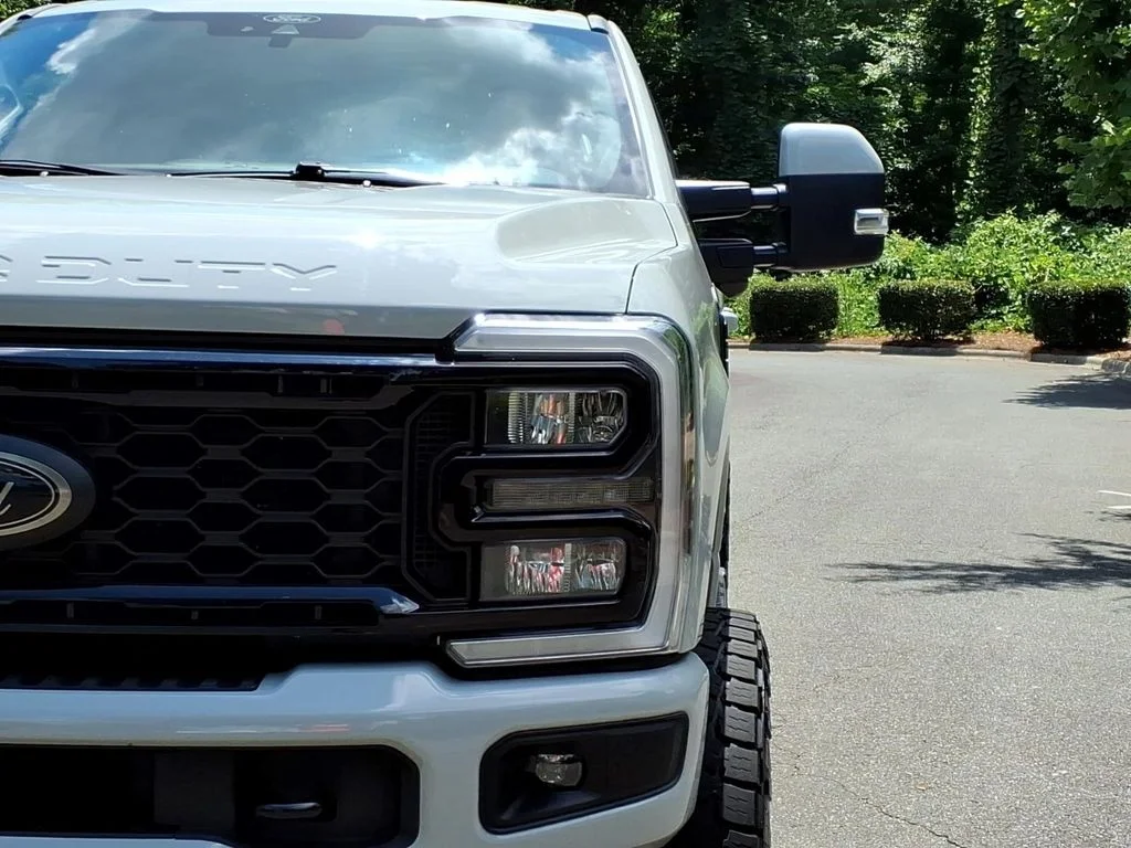 Used 2025 White Ford Lariat image 27