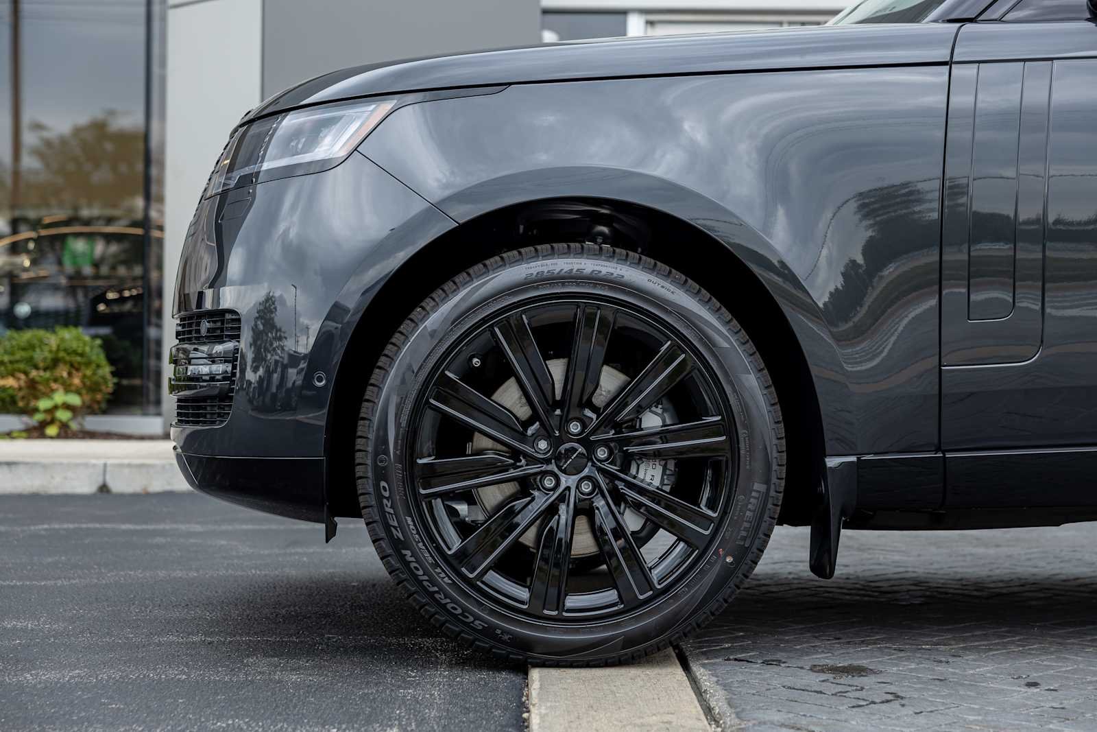New 2026 Carpathian Grey Land Rover SE image 9