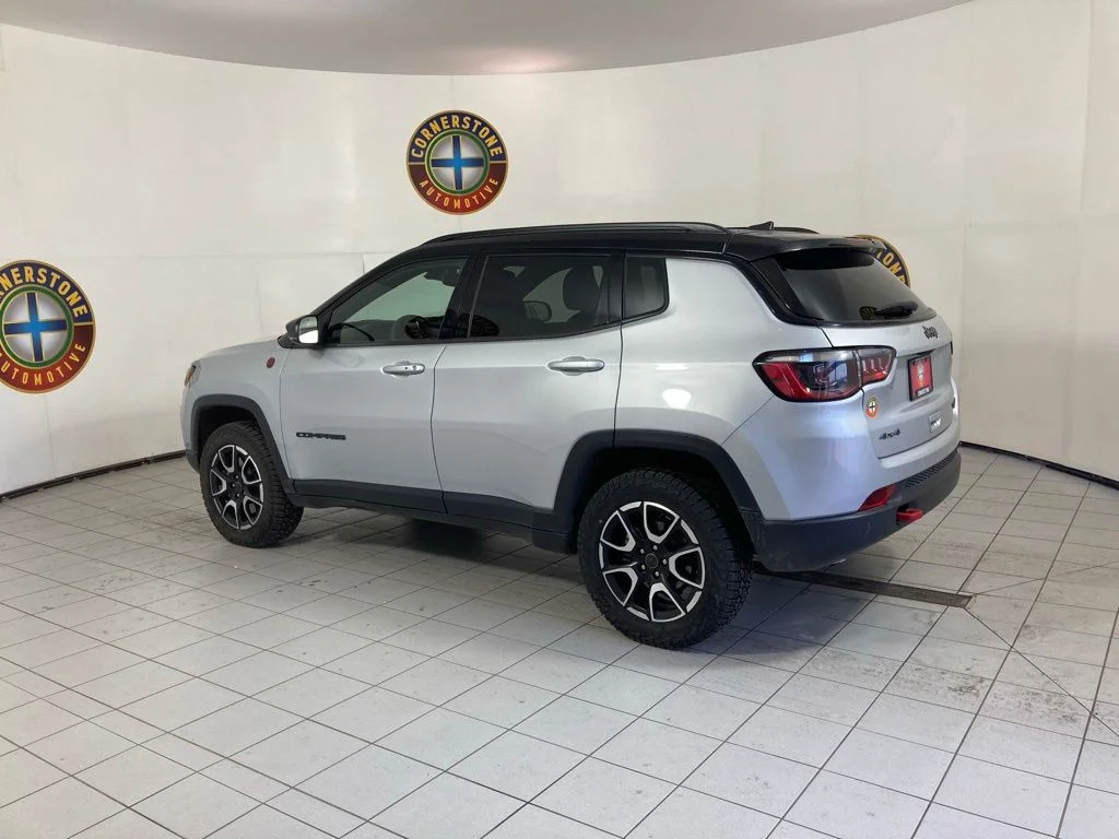 Used 2025 Silver Jeep Trailhawk image 23