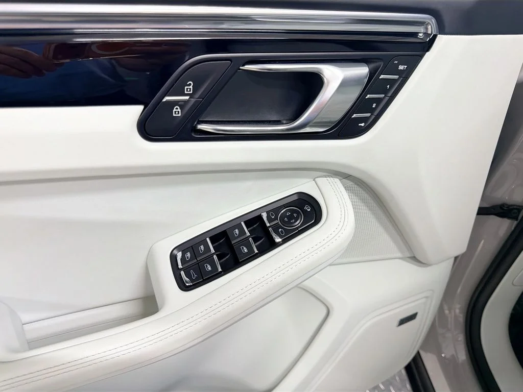 Certified Used 2025  Porsche  image 19