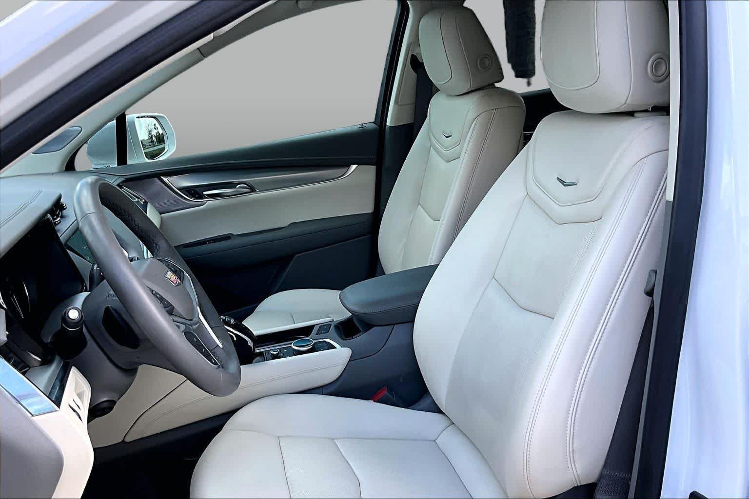 Used 2020 Crystal White Tricoat Cadillac Premium Luxury FWD image 8