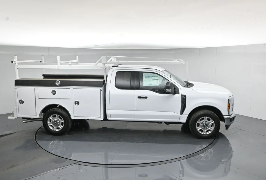 New 2026 Oxford White Ford XLT image 59