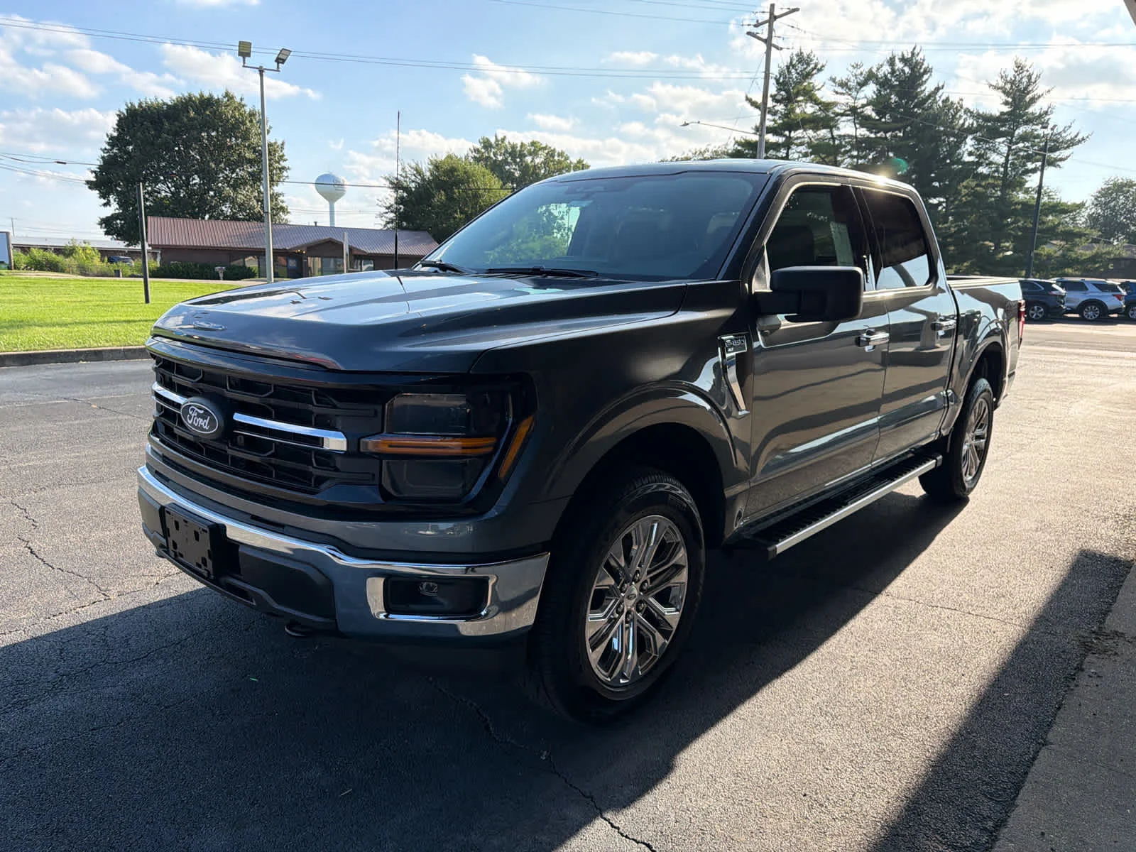 New 2026 Carbonized Gray Metallic Ford XLT image 4