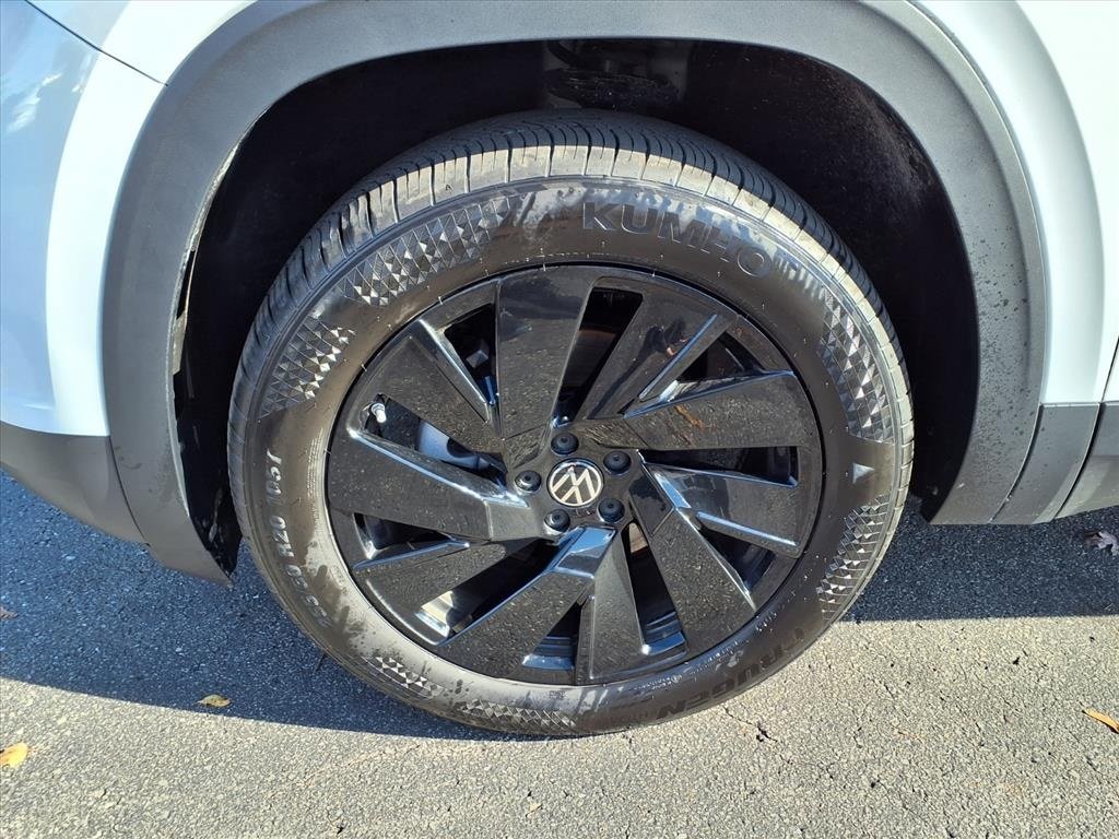 2025 Volkswagen Atlas SE photo 4