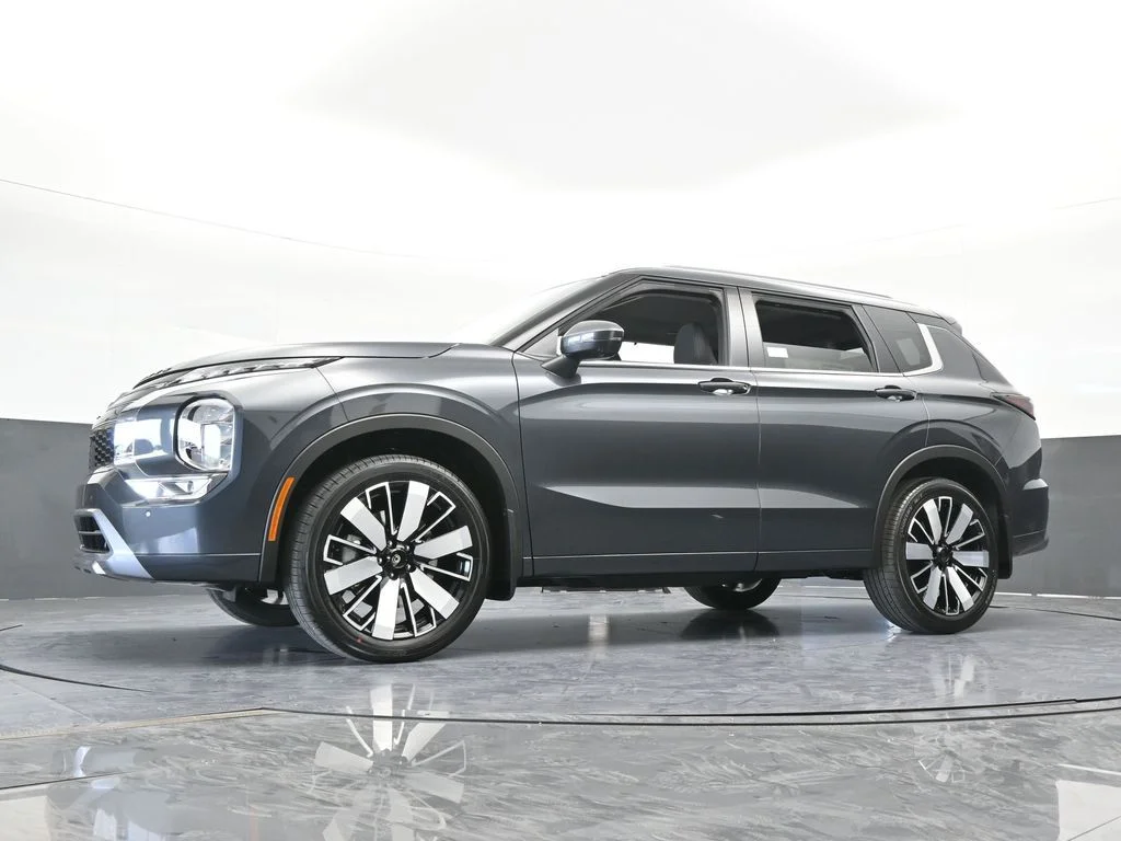 New 2026 Gray Mitsubishi SEL image 67