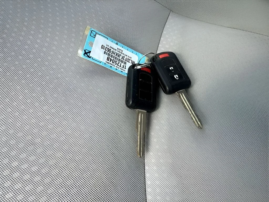 Used 2019 Black Mitsubishi ES image 17