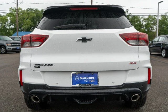 Used 2022 White Chevrolet RS image 7