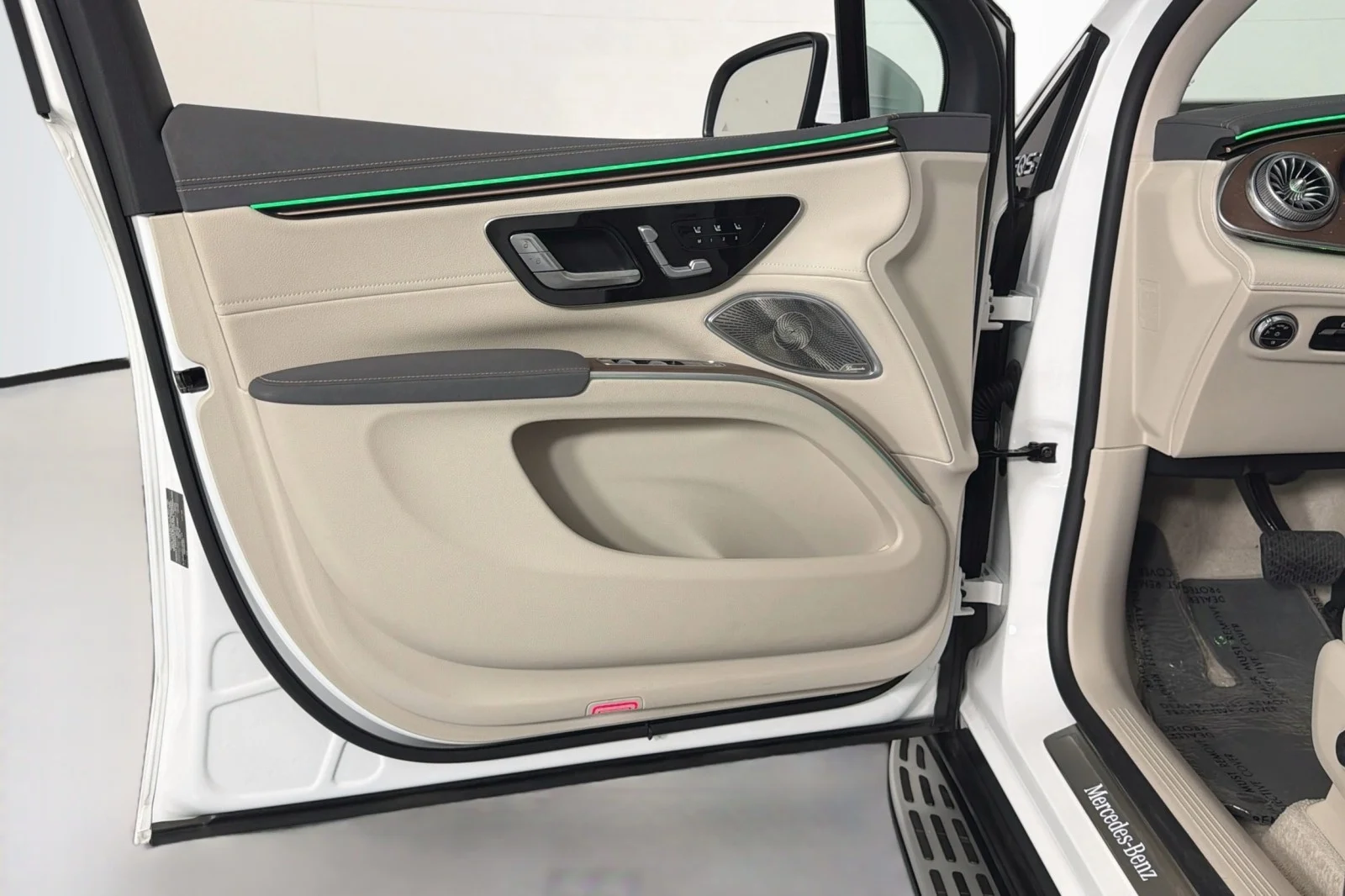 Certified Used 2023 Polar White Mercedes-Benz 450+ image 22