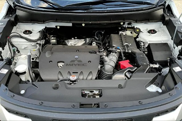 New 2027 White Mitsubishi 2.0 ES 2WD image 12