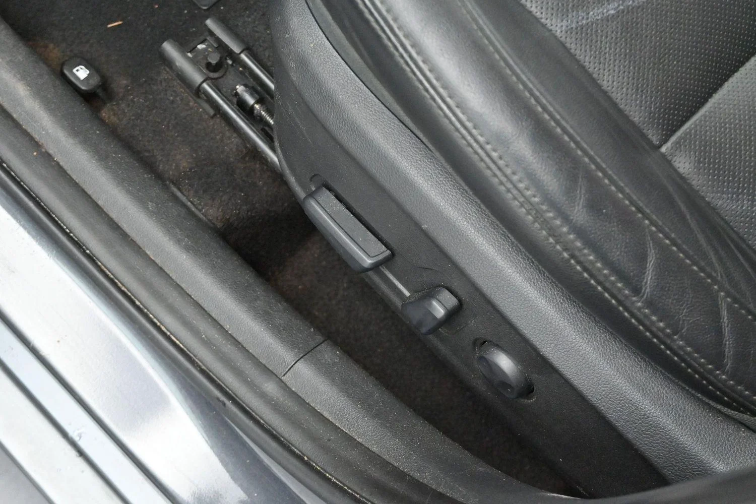 Used 2022 Thunder Gray Hyundai Limited image 13