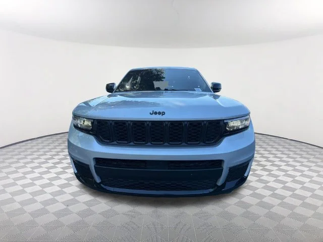 Used 2025 Silver Jeep Limited 4x2 image 2