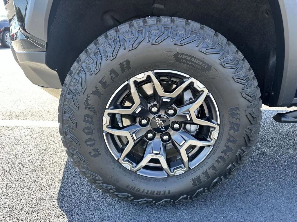 Used 2025 Black Chevrolet ZR2 image 16