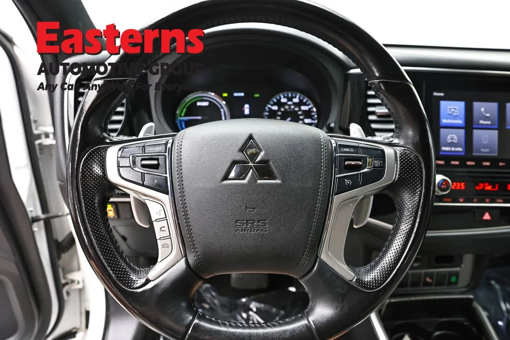 Used 2020 White Mitsubishi SEL image 10
