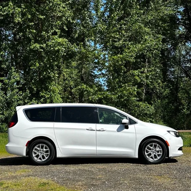 Used 2023 Bright White Clearcoat Chrysler LX image 3