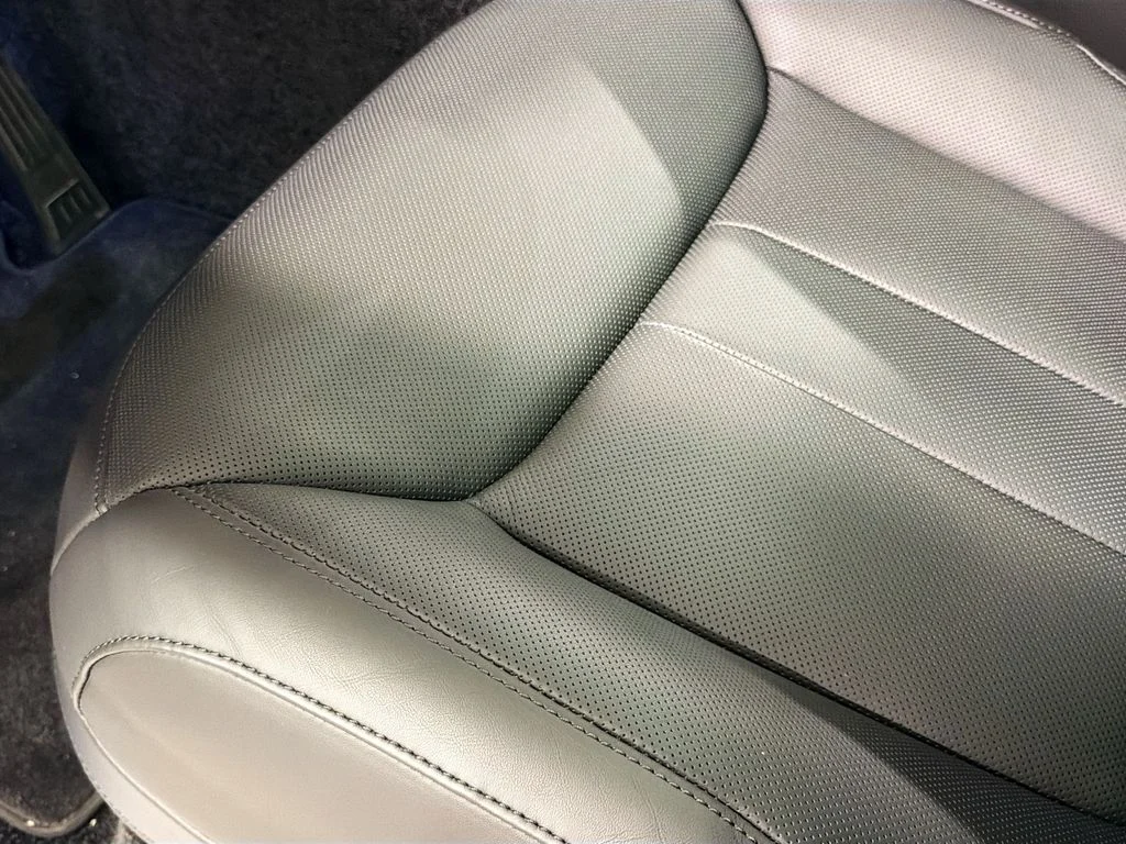 Certified Used 2025 Fuji White Land Rover SE image 21