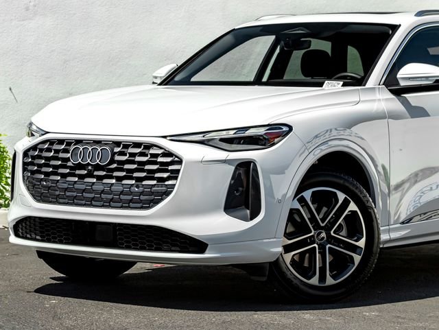 Used 2025 Glacier White Audi  image 2