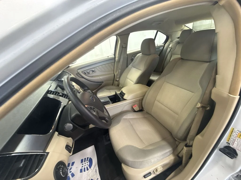 Used 2015 Oxford White Ford SEL image 27