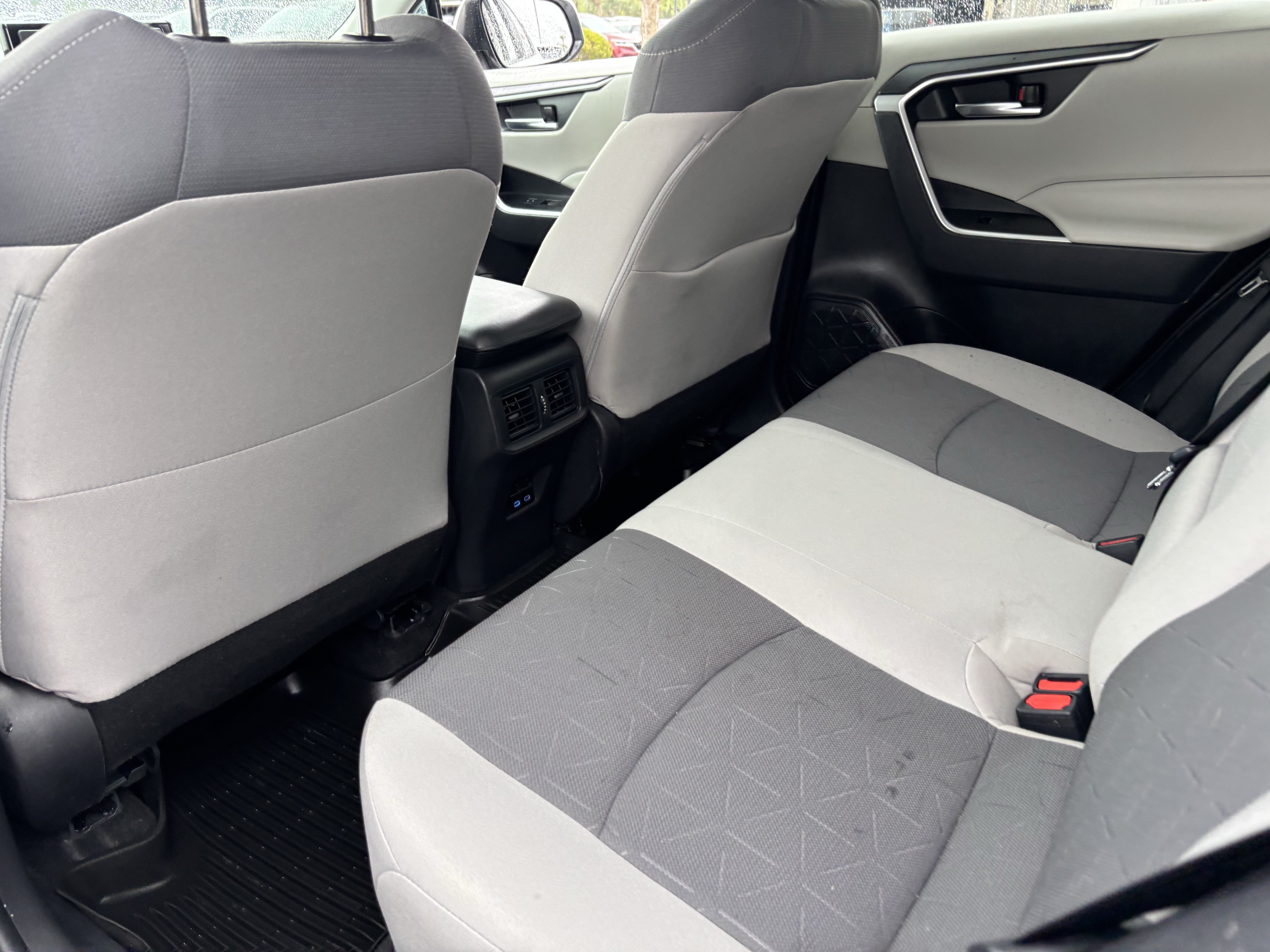 Used 2022 White Toyota XLE image 16
