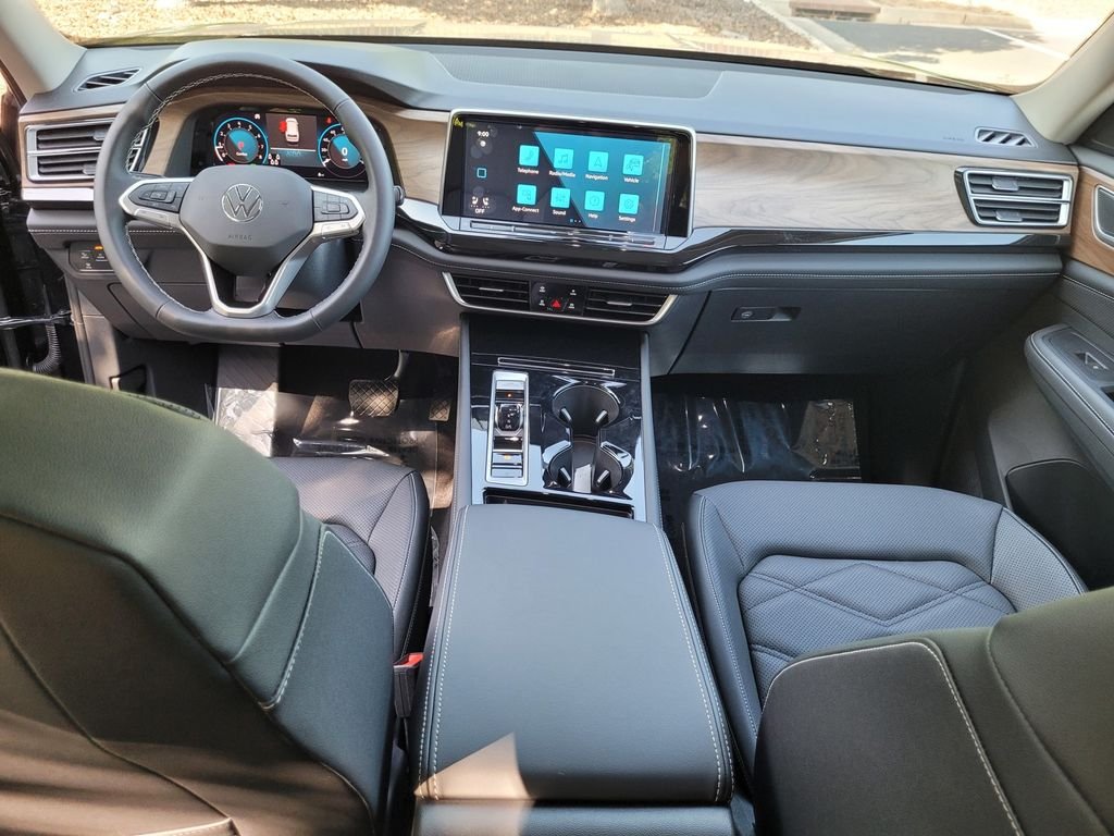 2025 Volkswagen Atlas SE w/Tech - Photo 16