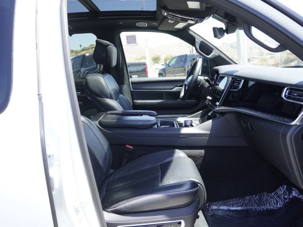 2024 Jeep Grand Wagoneer L Series II - Photo 21