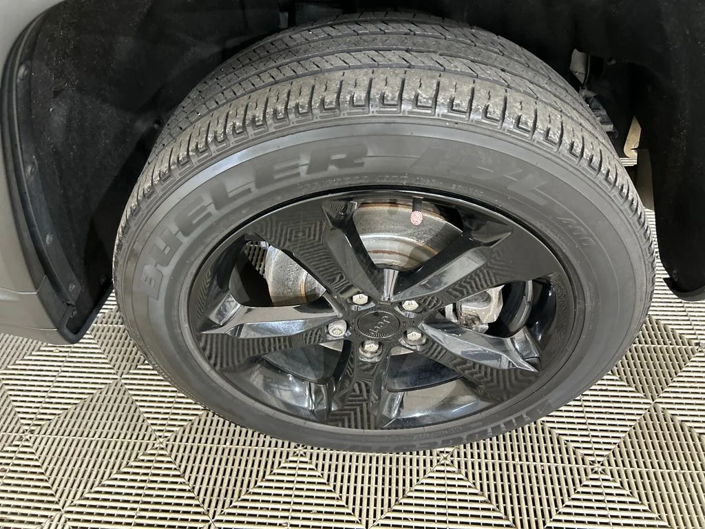Used 2021 Black Jeep Altitude image 10