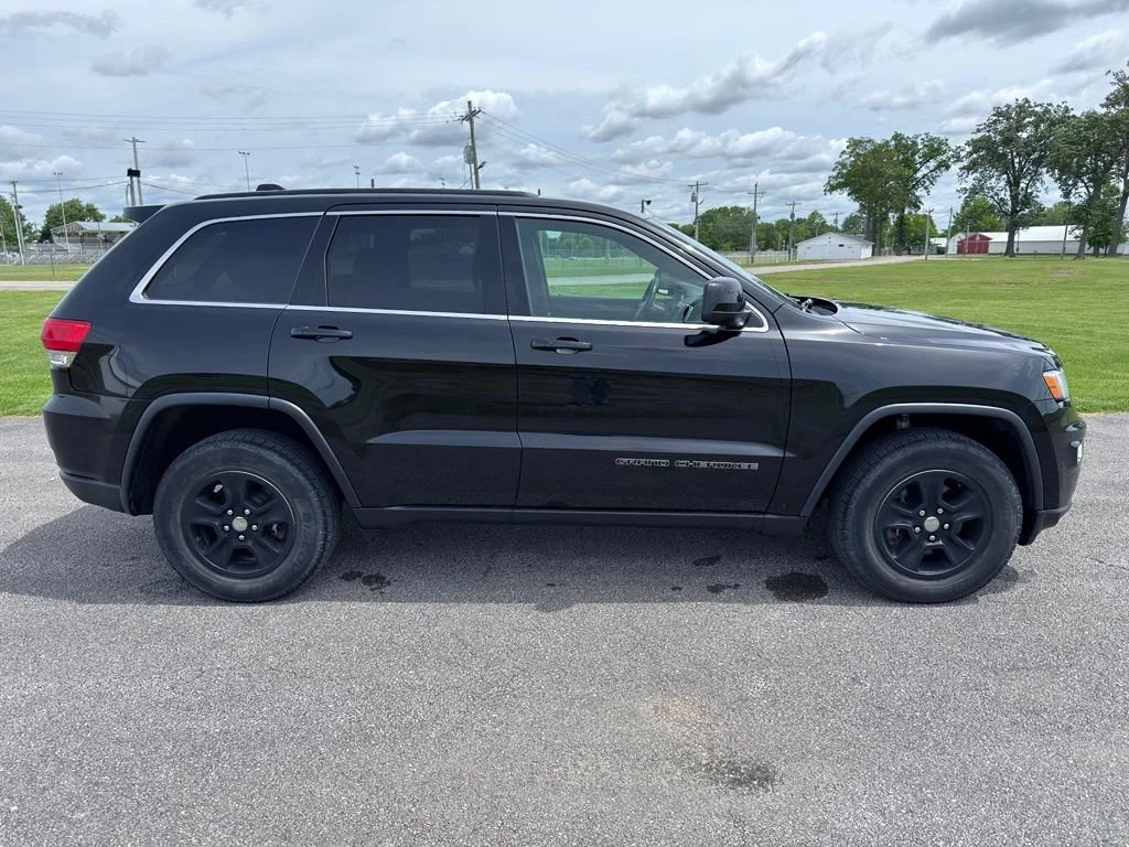 Used 2017 Black Jeep Laredo image 9