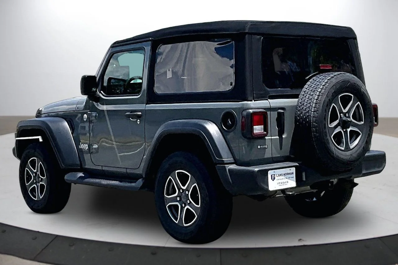 Used 2021 Gray Jeep Sport S image 7