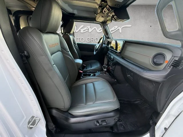 Used 2024 White Jeep Mojave image 24