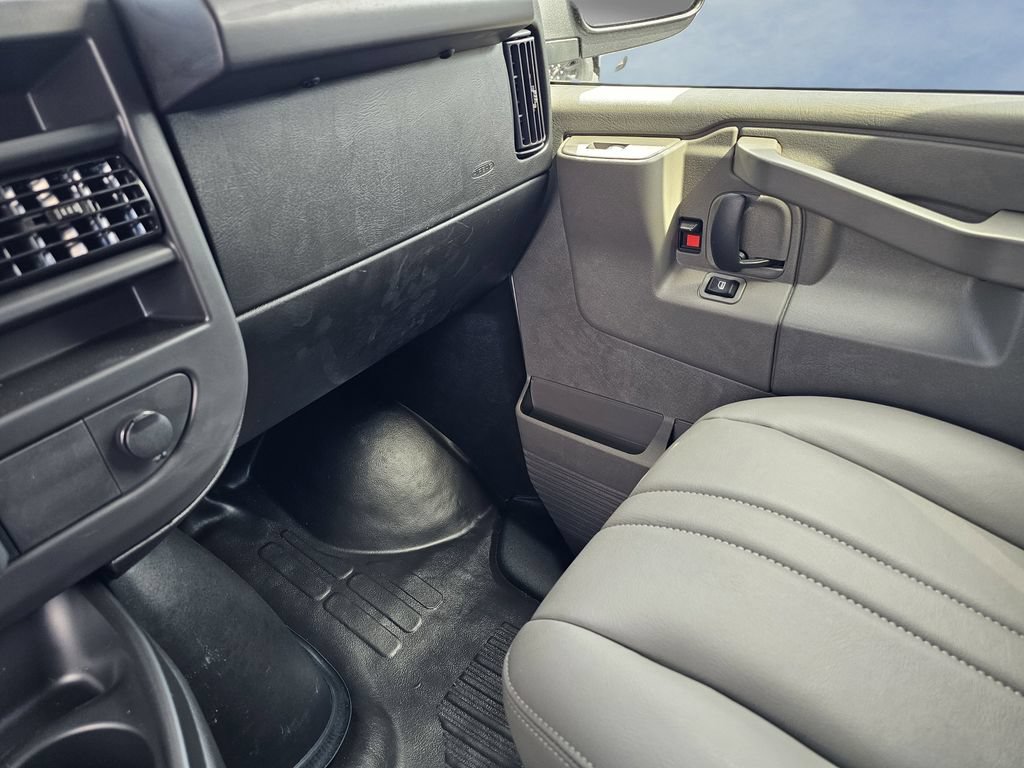2025 Chevrolet Express Cargo Work Van - Photo 28