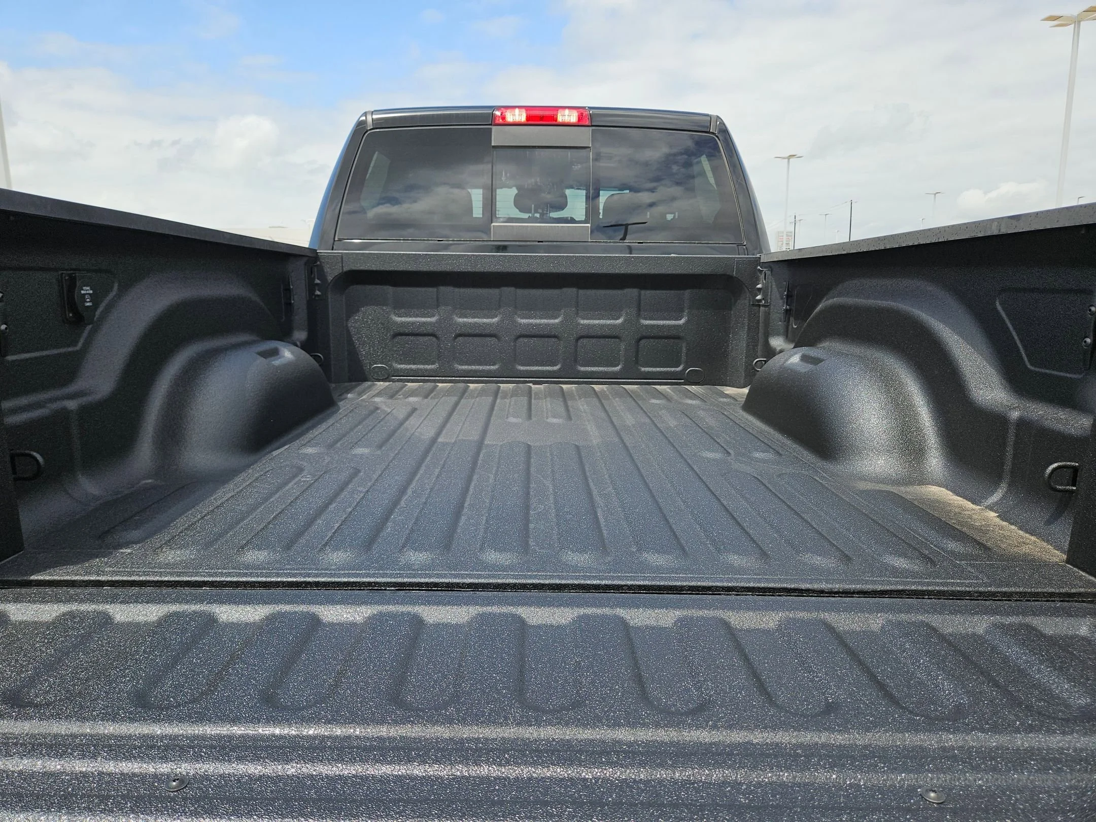 New 2026 Diamond Black Crystal Pearl-Coat Exterior Paint RAM Power Wagon Tradesman image 23