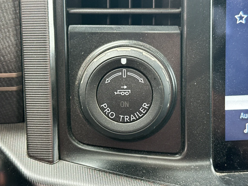Used 2023 BLUE Ford Platinum image 29