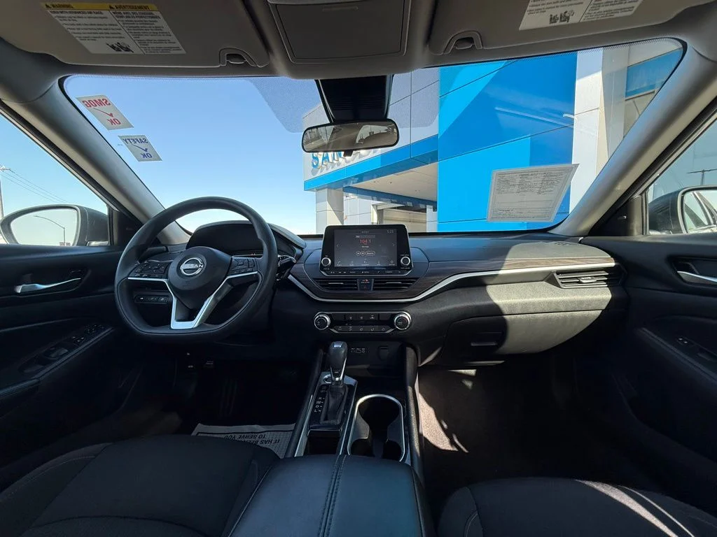 Used 2024 Silver Nissan 2.5 SV image 17