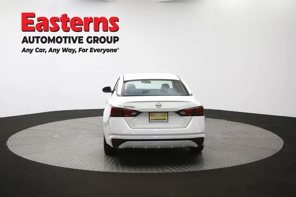 Used 2025 White Nissan 2.5 SV image 34