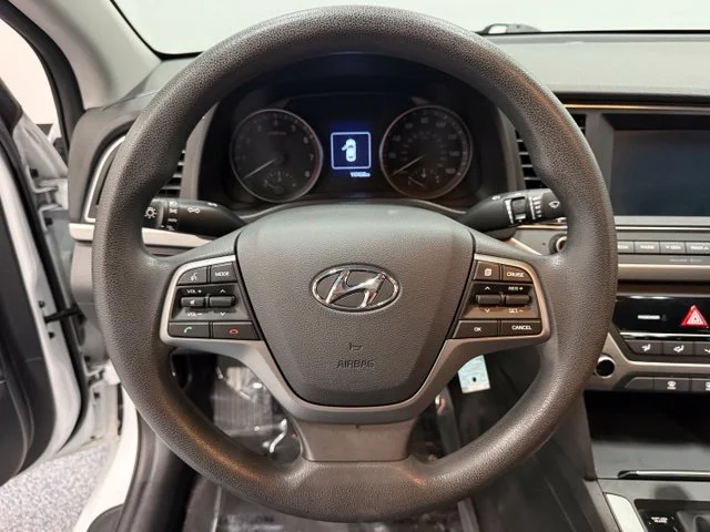 Used 2018 White Hyundai SEL image 18