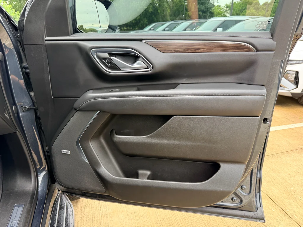 Used 2022 Evergreen Gray Metallic Chevrolet LT image 13