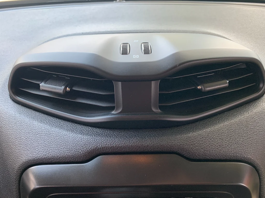 Used 2021 Black Clearcoat Jeep Latitude image 20