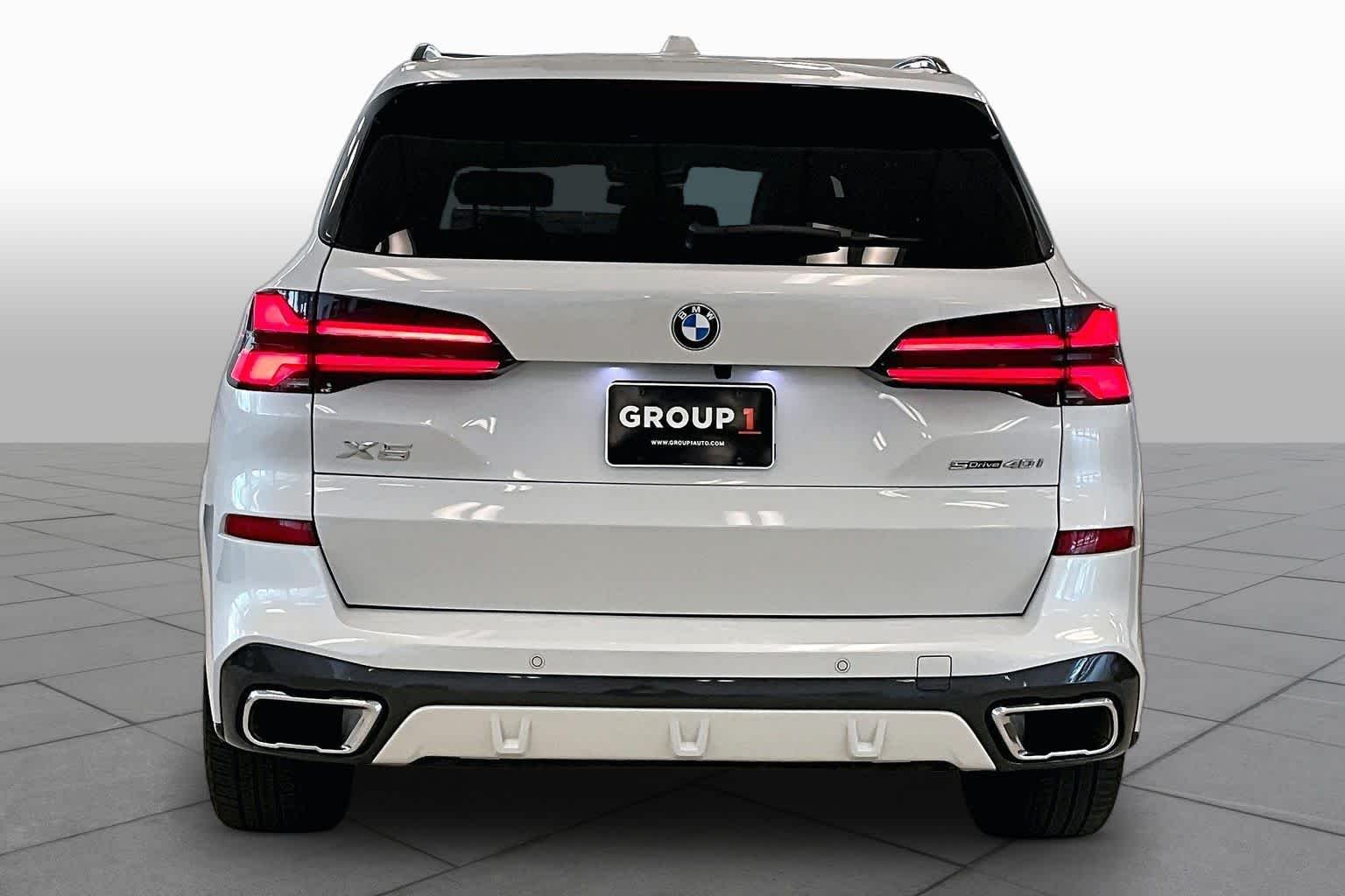 Used 2025 Mineral White Metallic BMW sDrive40i image 4