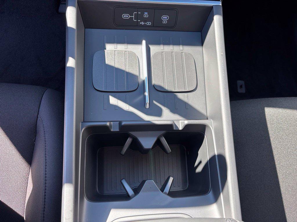 New 2027 White Hyundai SE AWD image 21