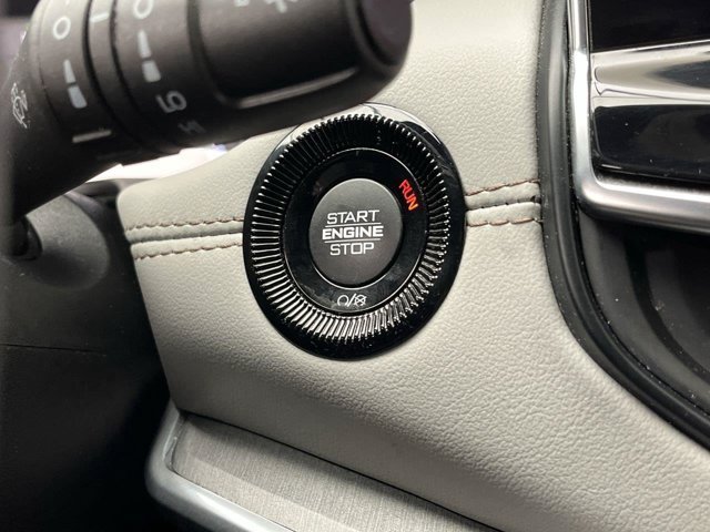 Used 2023 Redline Pearlcoat Jeep Limited image 20