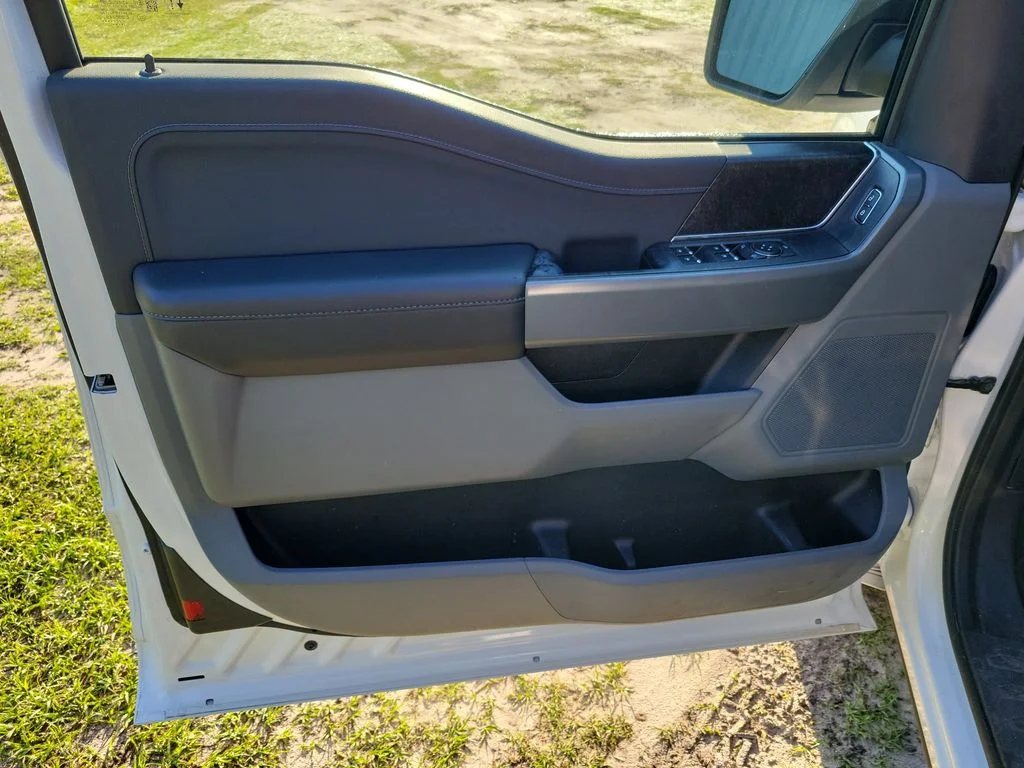 Used 2022 Oxford White Ford XLT image 10