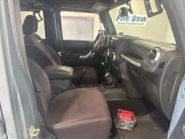 Used 2014 Gray Jeep Unlimited Rubicon image 22
