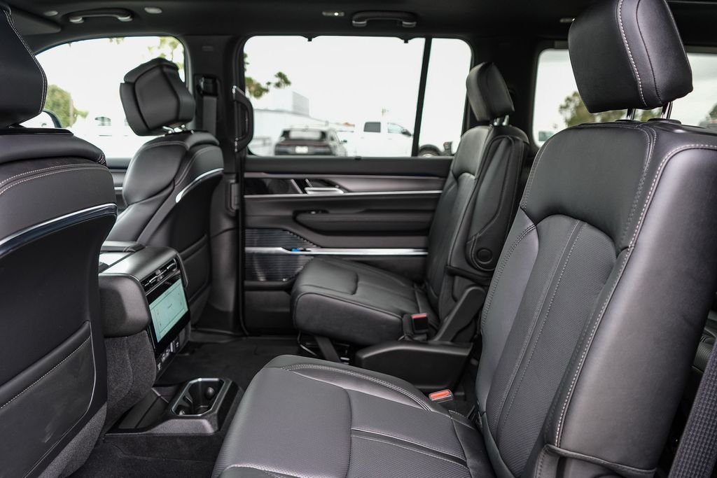 New 2026 Gray Metallic Jeep Summit Obsidian image 20