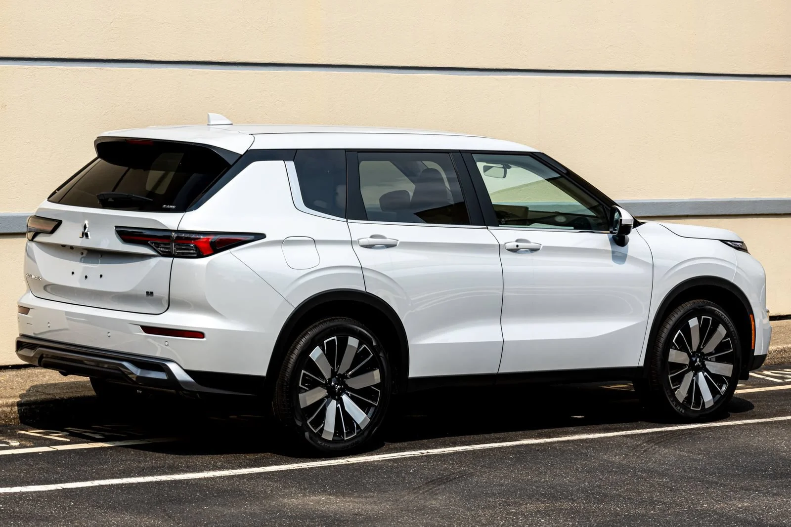 New 2026 White Mitsubishi SE image 9