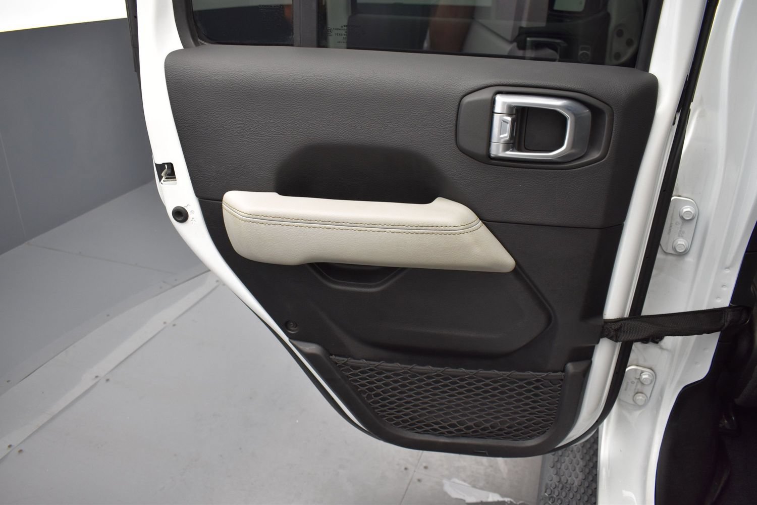 Used 2022 Bright White Clearcoat Jeep Unlimited High Altitude image 11