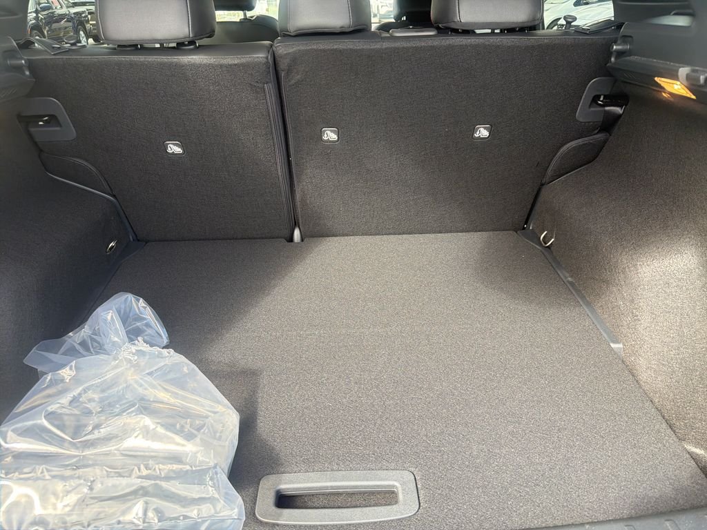 New 2026 Nissan Kicks SR 4D Sport Utility