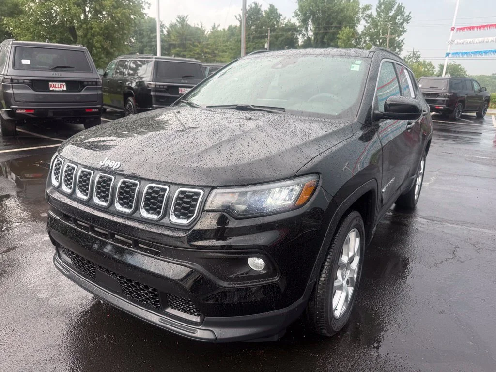 Used 2024 Black Jeep Latitude Lux image 9