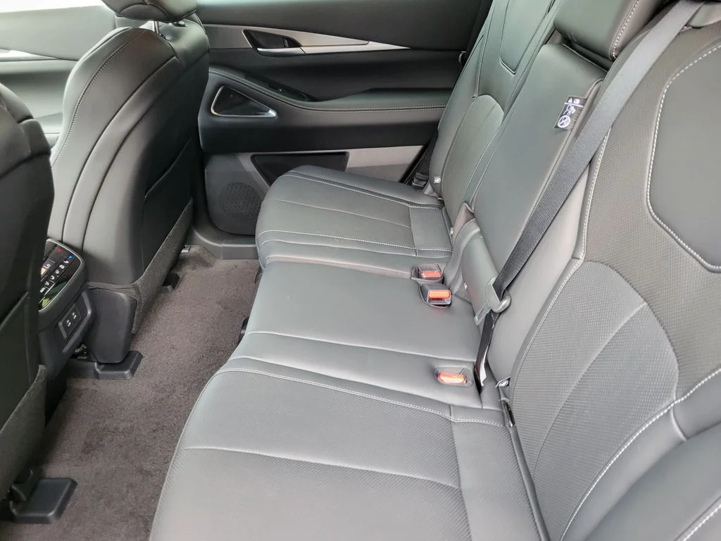 New 2027 HARBOR GRAY INFINITI Luxe FWD image 7