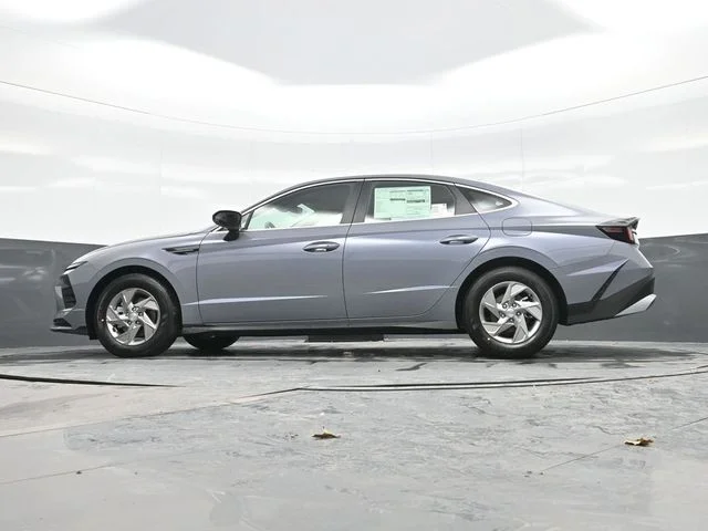 New 2026 Blue Hyundai SE image 20