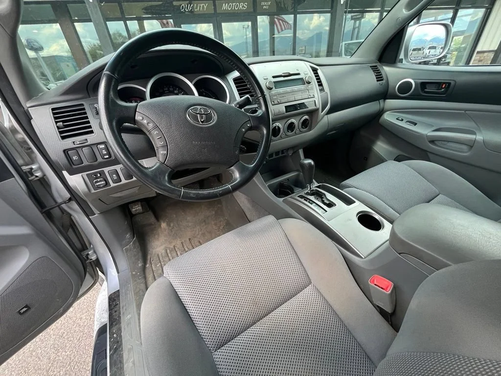 Used 2009 Silver Toyota BASE image 9